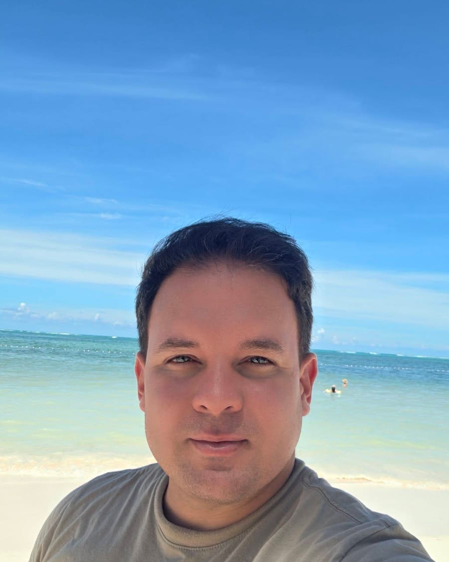 Juan Toledo, Kairo Travel